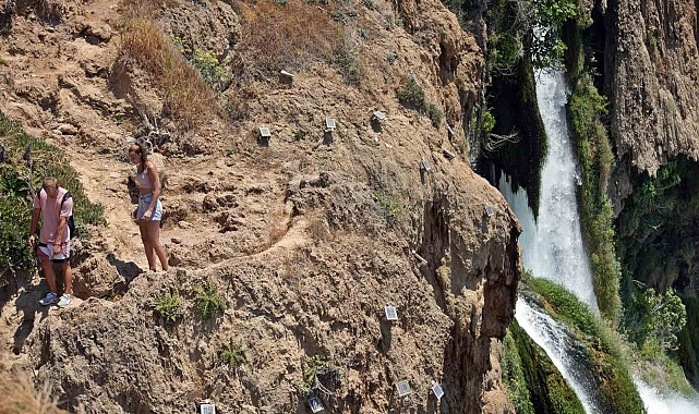 Turistlerden yasak ve tehlikeli aşk fotografları