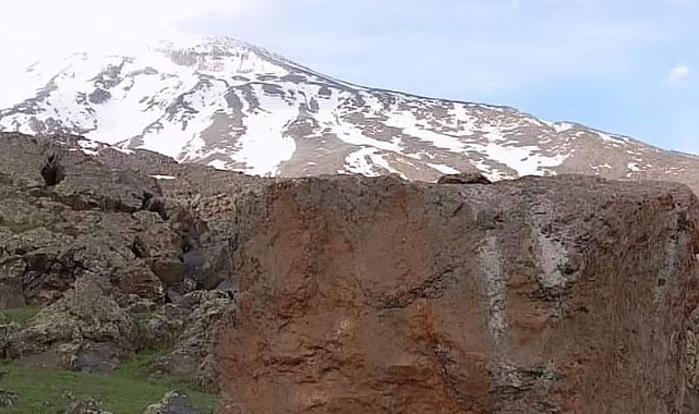 Türkiye'nin çatısı Ağrı Dağı'nın eteklerinde gizemli kaya