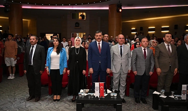 Vali Mustafa Çiftçi, mezuniyet törenine katıldı