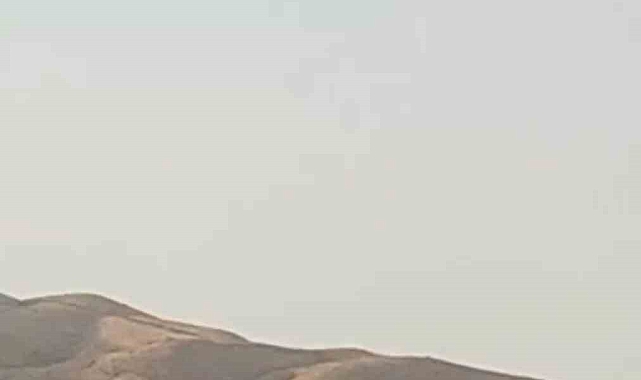Yamaç paraşütü yapan şahıs, sürüklenerek göle düştü