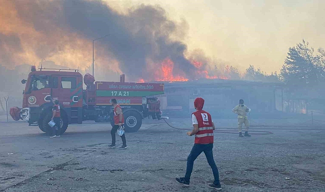 Yangın çimento fabrikası liman tesislerine ulaştı