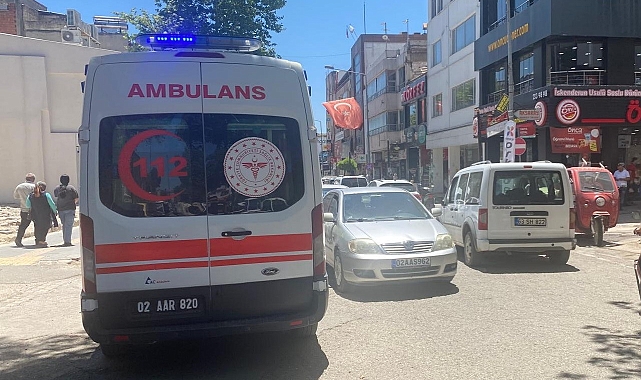 Yaşlı kadına çarpan otomobil sürücüsü, kaçtı