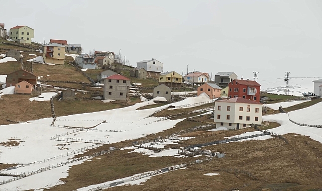 Yaylalarda çok katlı apartman tarzı evler dikkat çekiyor