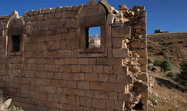 170 yıllık Abrenk Kilisesi kendi haline terk edilmiş durumda