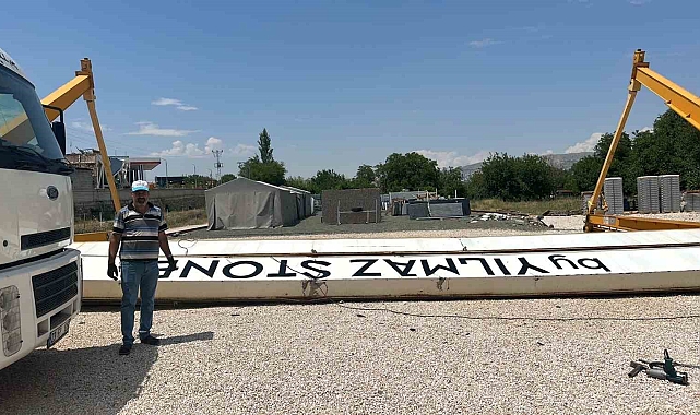 40 tonluk vinci, düşen yıldırım devirdi