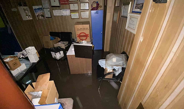 Ardahan'da sağanak yağış hayatı felç etti