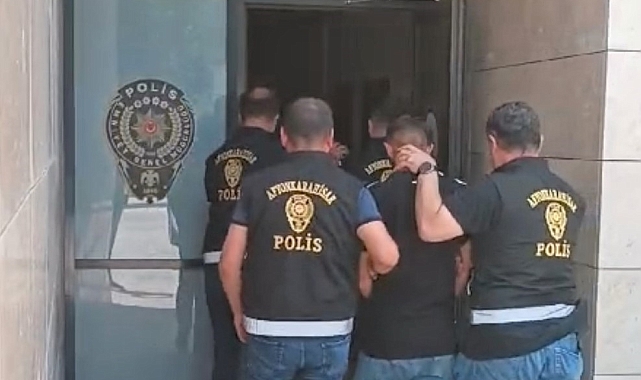 Arkadaşlık kurmak vaadiyle 5 kişiyi dolandırdı