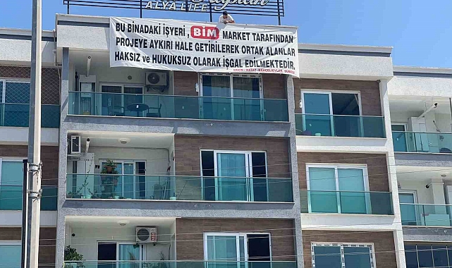 BİM'e pankartlı protesto