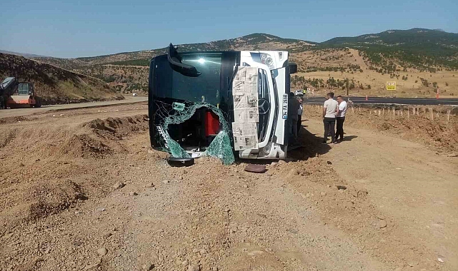 Bingöl'de yolcu otobüsü devrildi: 14 yaralı