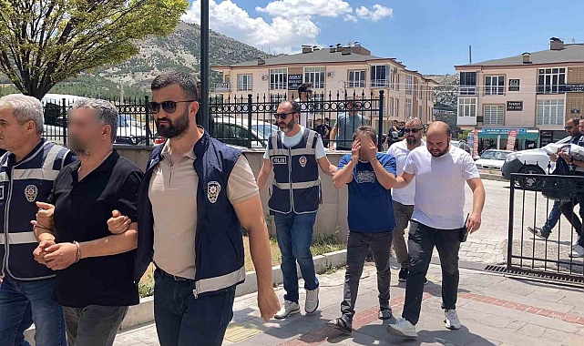 Burdur'da polis ekiplerince düzenlenen fuhuş operasyonunda 4 kişi tutuklandı