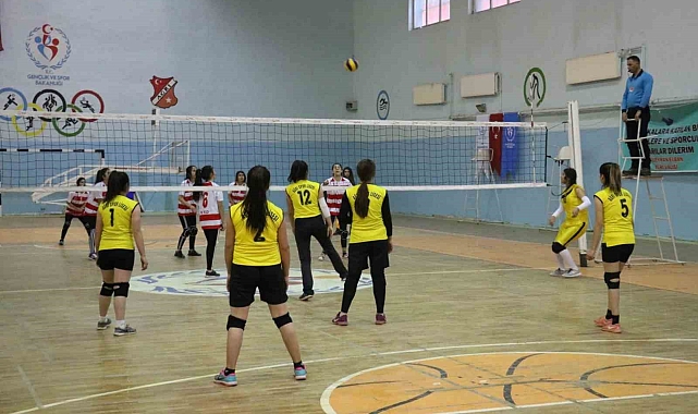 Çocukların voleybol ile tanıştırılması amaçlı Ağrı'da "Fabrika Voleybol Okulu" açılıyor