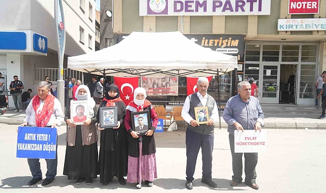 Çocuklarını PKK'nın pençesinden kurtarmak isteyen ailelerin eylemi sürüyor