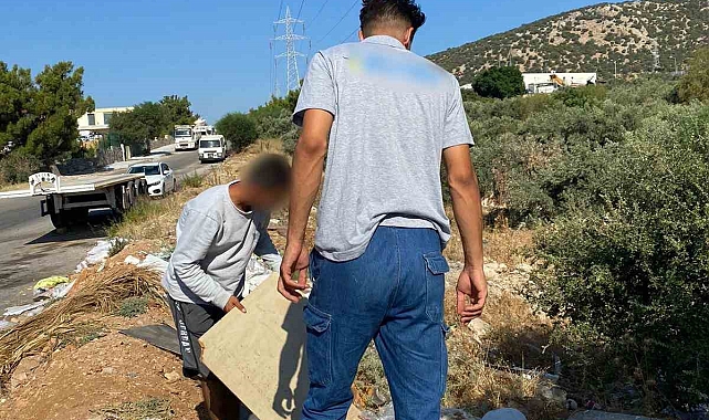 Çöplerini yol kenarına atan şahıslar, kesilen cezanın ardından geri topladı