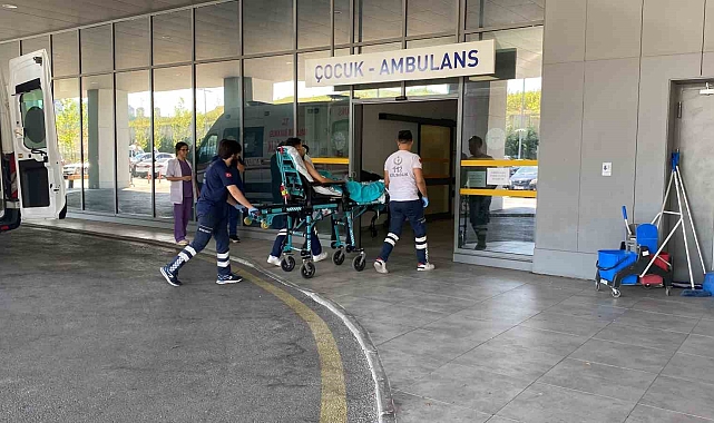 Denize giren iki genç boğulma tehlikesi geçirdi