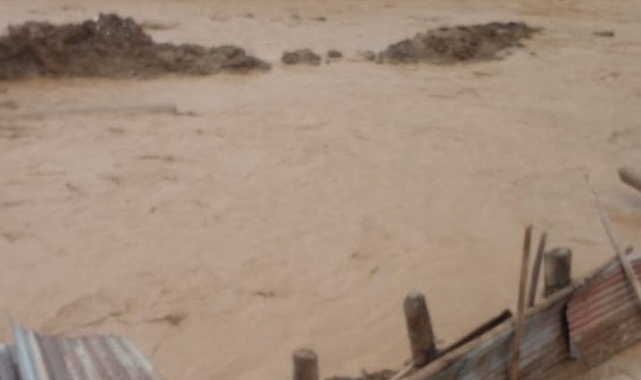 Dolu ve yağmur derelerin taşmasına sebep oldu