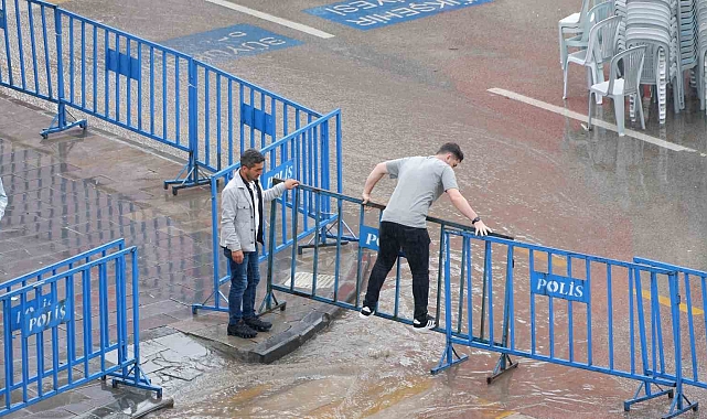 Erzurum'da yağış hayatı olumsuz etkiledi