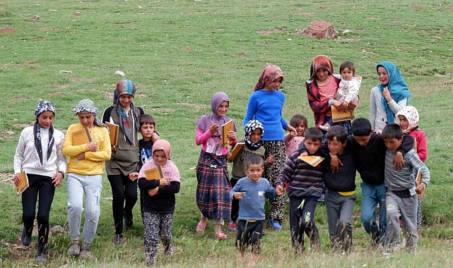 Göçer çadırında Kur'an kursu