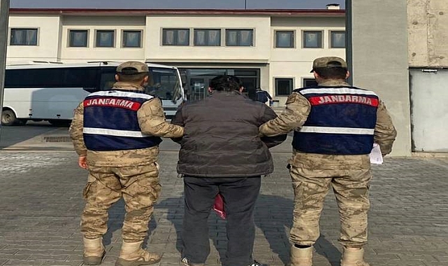 Hırsızlık ve kasten öldürme suçlarından aranan 2 firari yakalandı