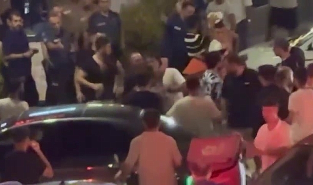 Husumetliler arasında çıkan kavgada masa ve sandalyeler havada uçuştu