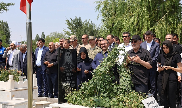 Iğdır Valisi Turan Şehit Mezarlarını Ardından Şehit Ailelerini Ziyaret Etti