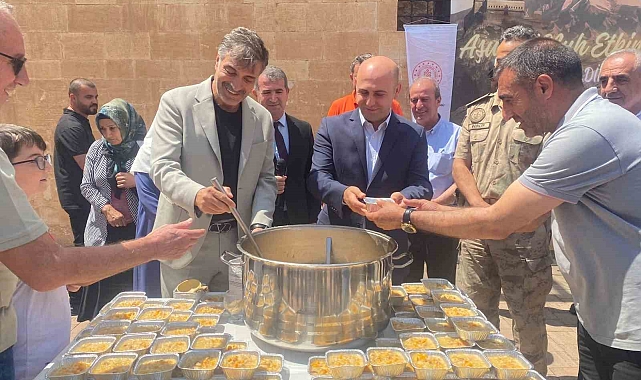 İshak Paşa Sarayı'nda aşure ikramı
