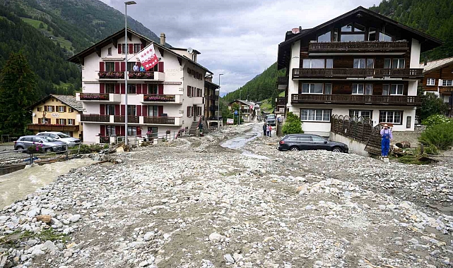 İsviçre, heyelan ve sel felaketiyle boğuşuyor