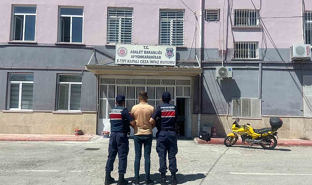 Jandarma, 5 yıl hapis cezası bulunan uyuşturucu satıcısını yakaladı