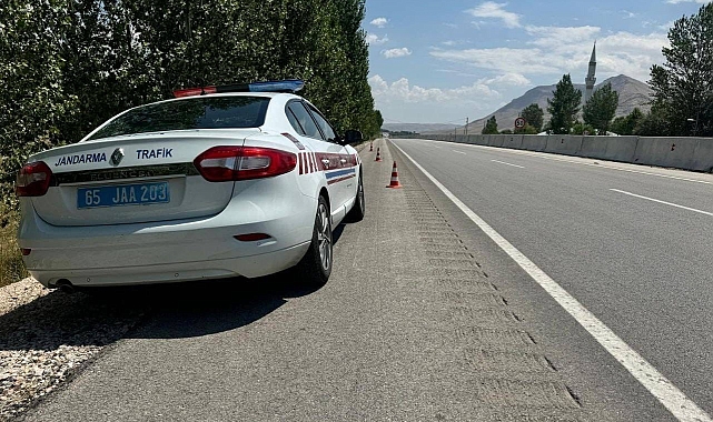 Jandarma ekiplerince yürütülen çalışmalarda 84 araç trafikten men edildi