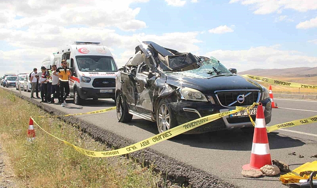 Kamyona arkadan çarpan otomobilde bulunan 2 kız kardeş hayatını kaybetti