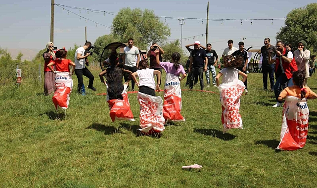 "Koruyucu Aile Günü" nedeniyle, çocuklar geleneksel oyunlarla eğlendi