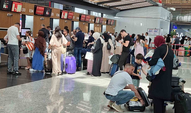 Küresel yazılım sistemindeki sıkıntı sonrası İstanbul Havalimanı'nda tedirginlik hakim