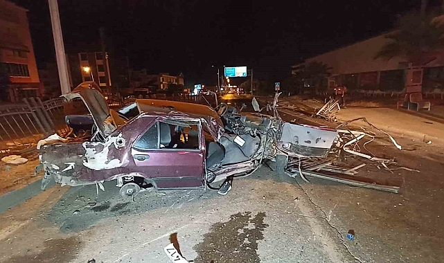 Lastiği patlayan otomobil bariyerlere çarptı: 1 ölü 2 yaralı
