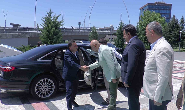 Meslek lisesini tercih eden ve yüksek puan alan 53 öğrenciye burs verilecek