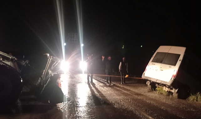 Minibüs sel sularına kapılarak devrildi