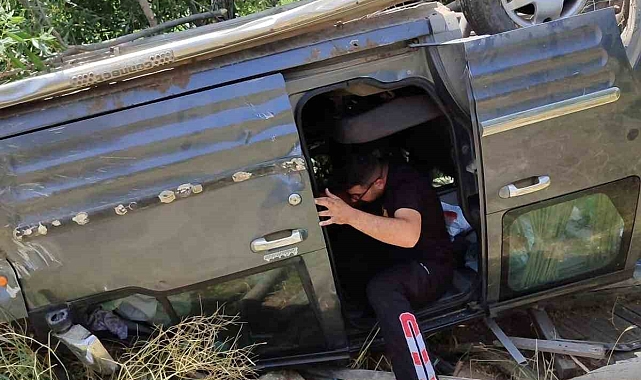 Muradiye ilçesinde iki araç çarpıştı, 3 kişi yaralandı