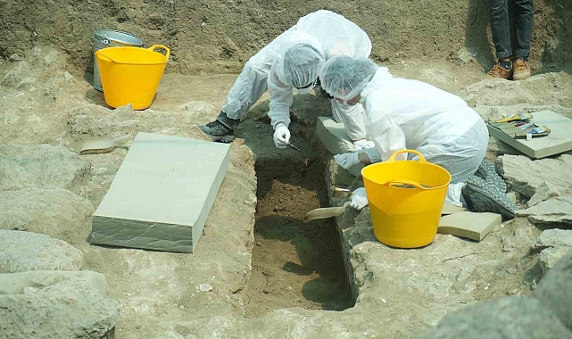 Muş Valisi, Malazgirt'te kazı çalışmalarını inceledi
