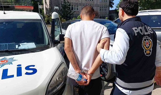 Oğlu tarafından merdivenden inerken kalçasından bıçaklandı