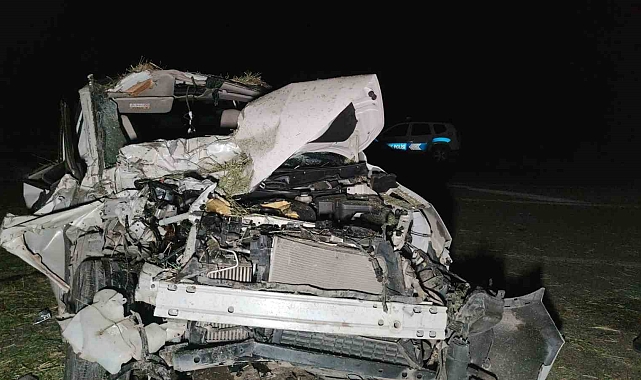 Otomobil ile traktör çarpıştı, 5 kişi yaralandı