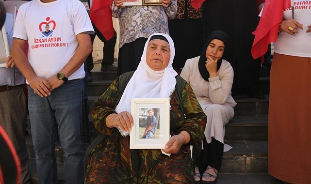 PKK'nın elinde olan kızın oturma eyleminde olan ailesine müjdeli haber geldi