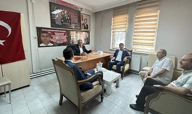Rektör Alma, 15 Temmuz Şehit ve Gazi Aileleri Dernek Başkanı Kamber Güzelkaya’yı ziyaret etti