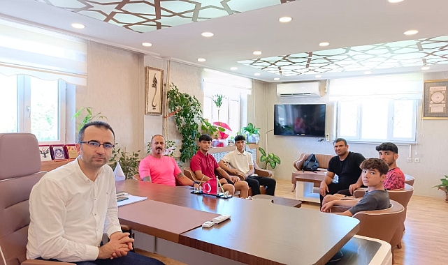 Şampiyon tenisçilerden Müdür Şahin’e Ziyaret