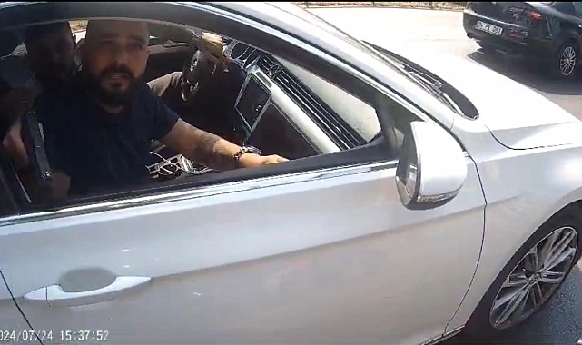 Trafikte tartıştığı motosiklet sürücüsüne silah çekti