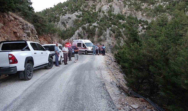 Uçurumdan aşağı uçan araçta bulunan yaşlı çift hayatını kaybetti