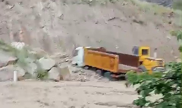 Uzundere ilçesinde sulama göleti barajının kapakları patladı