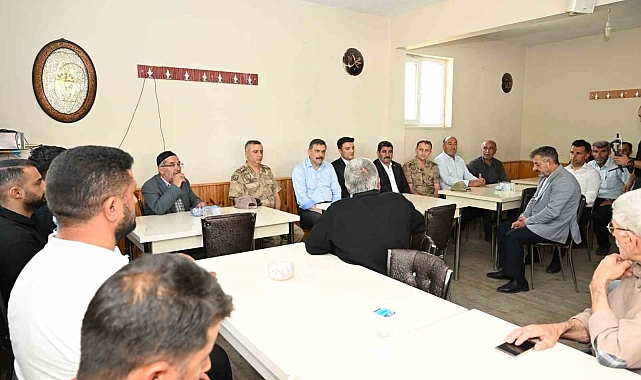 Vali çiftçi, aras nehrinde boğularak yaşamlarını yitiren çocukların ailelerini ziyaret etti
