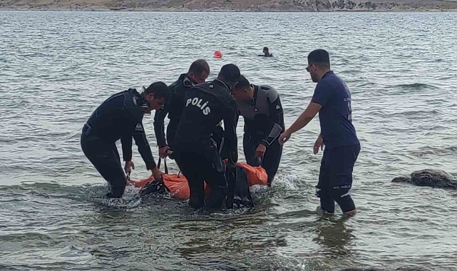Van Gölü'nde 2 kişinin cansız bedenine ulaşıldı