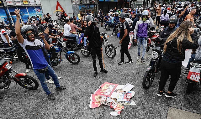 Venezuela'da muhalefet destekçileri sokaklara döküldü, ülke savaş alanına döndü