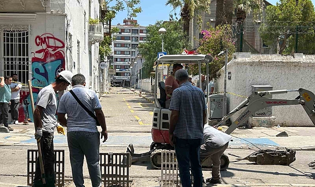 Yağmurda yürüyen iki kişi elektrik akımına kapılarak hayatını kaybetti