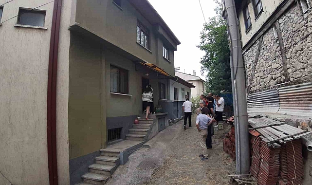 Yaşlı adam komşular tarafından evinde ölü bulundu