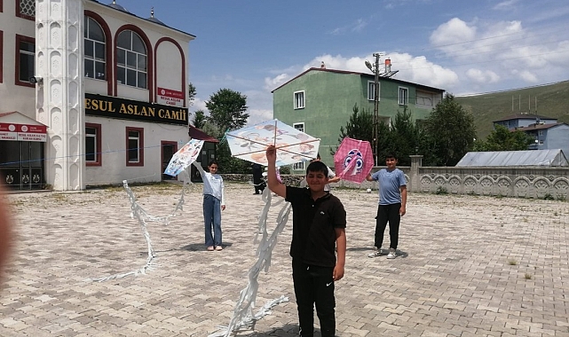 Yaz Kur'an Kursunda çocuklar hem eğleniyor, hem öğreniyor